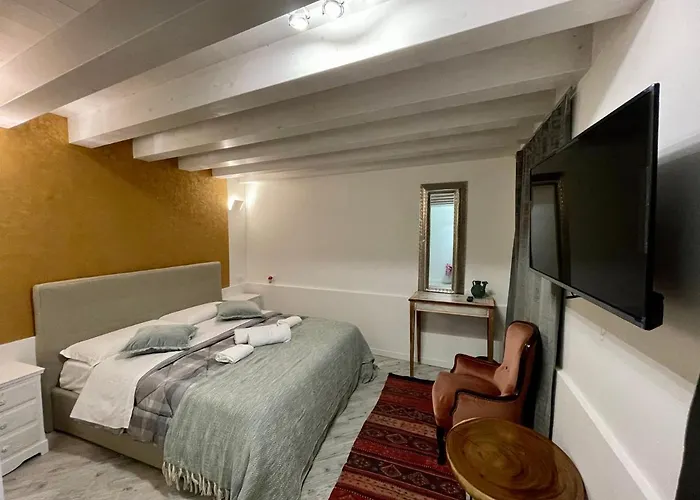 Hayez Rooms